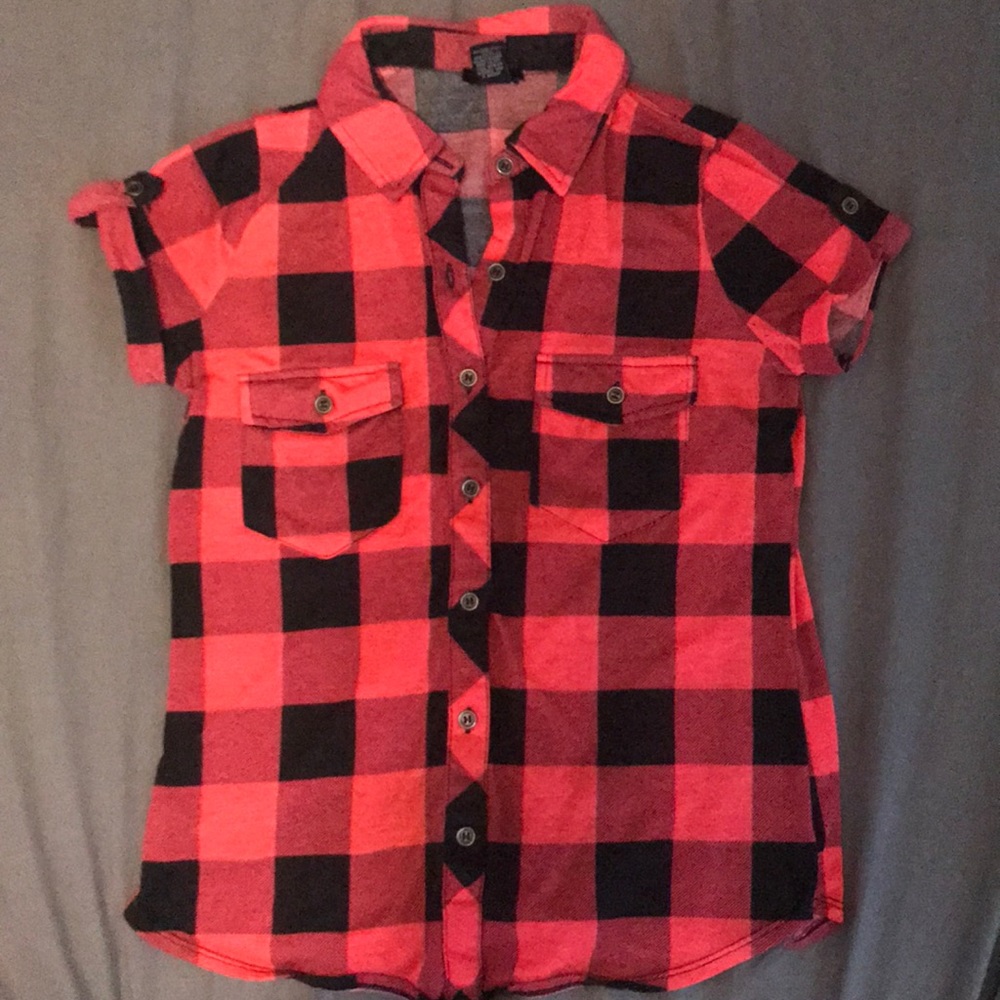 Short sleeve button up